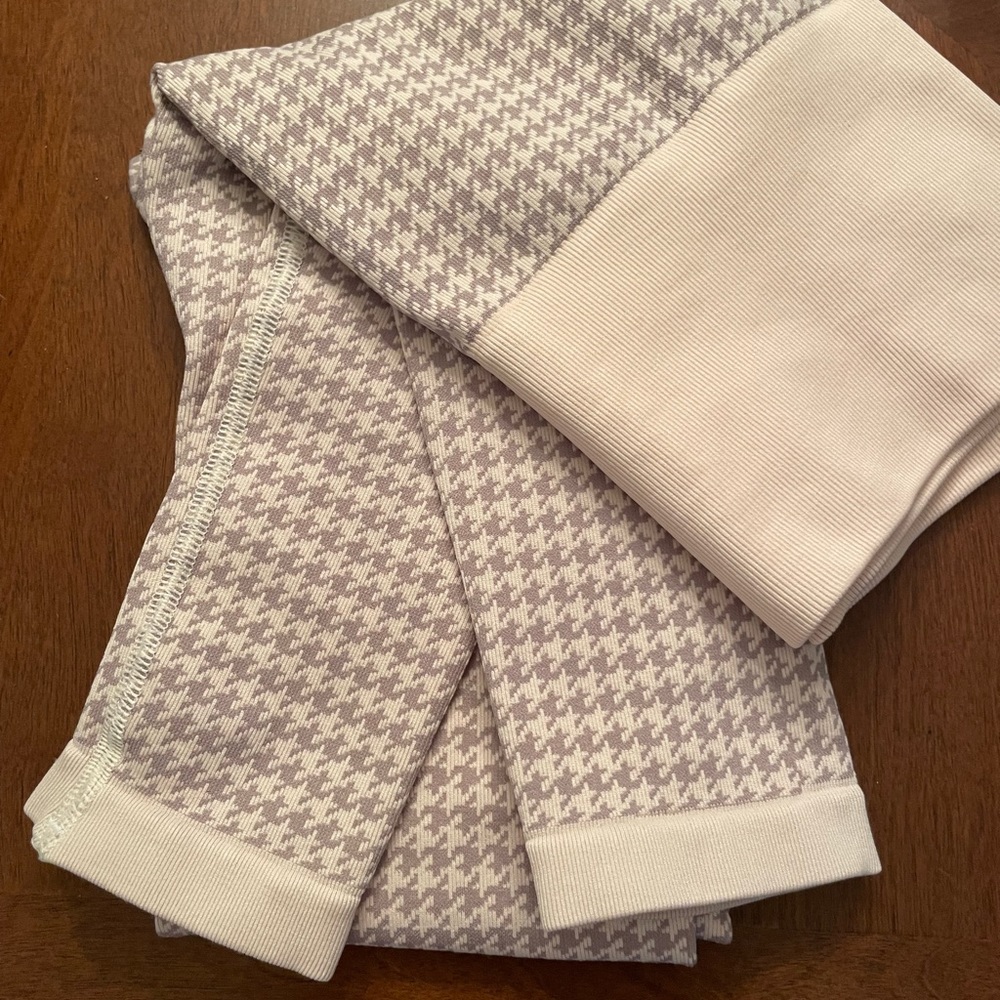 Varley houndstooth leggings
